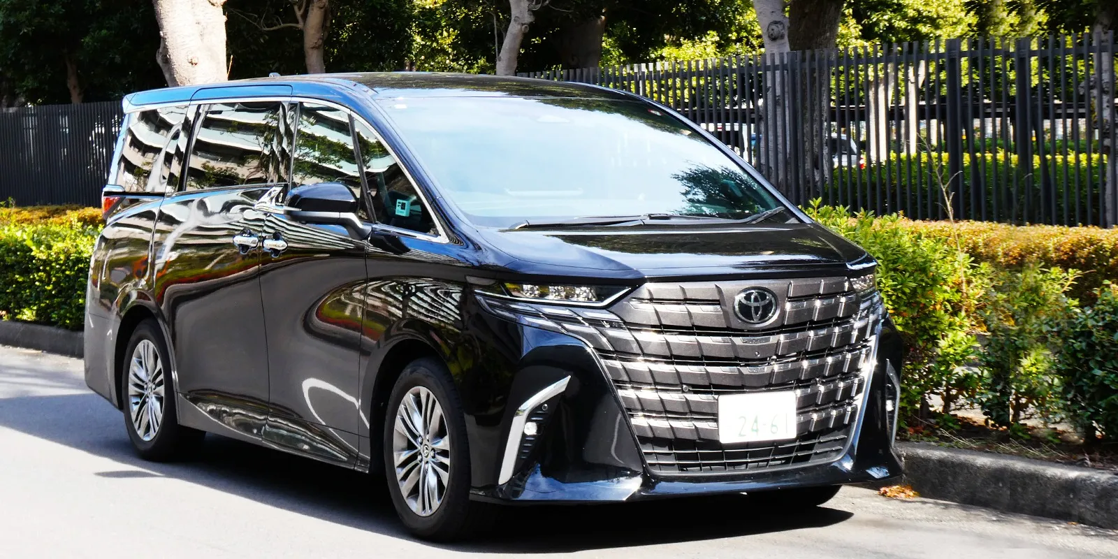 飛び込みのお客様にアルファードをレンタカーでお貸しいたしました。